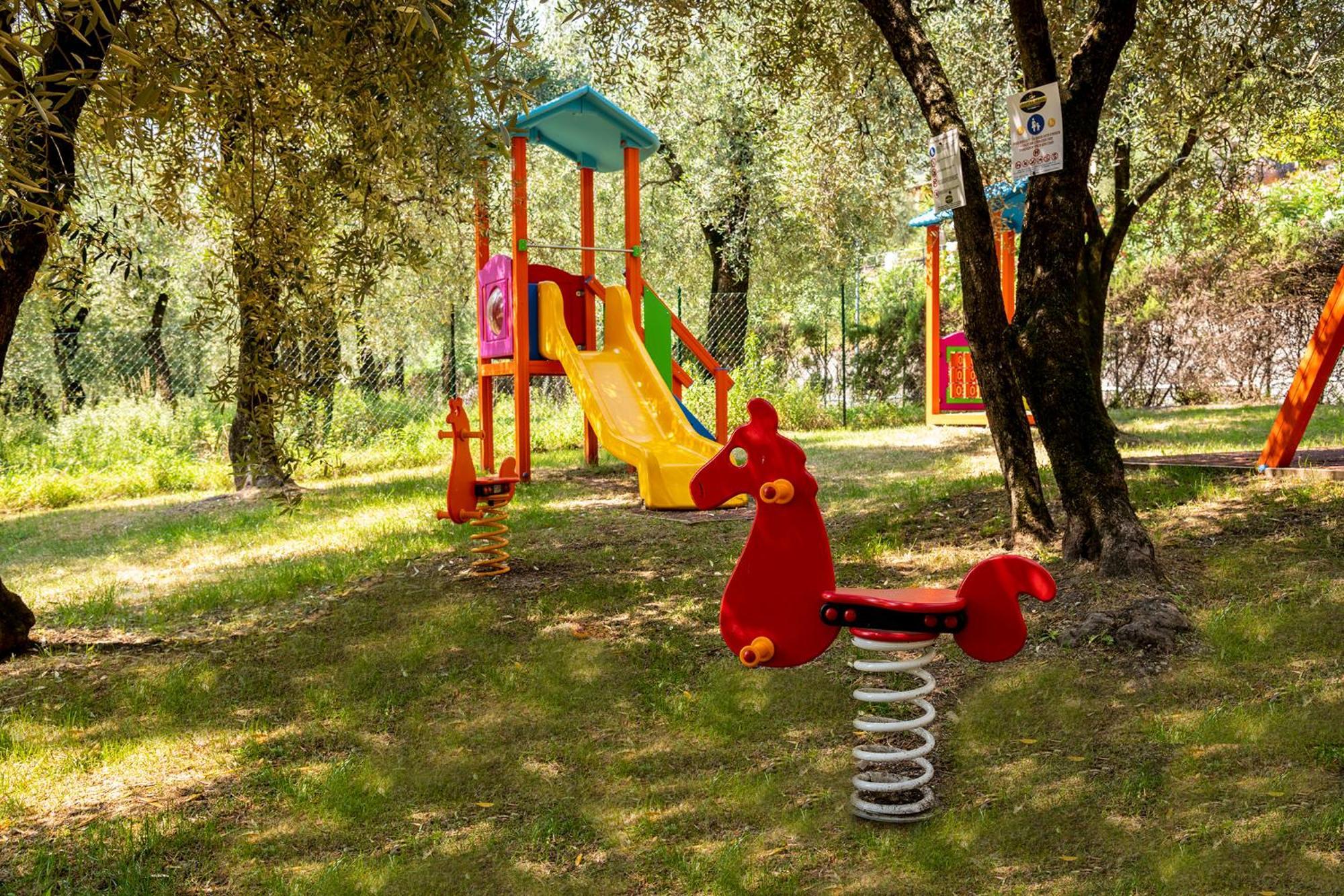 Camping Park Garda Limone sul Garda Bagian luar foto