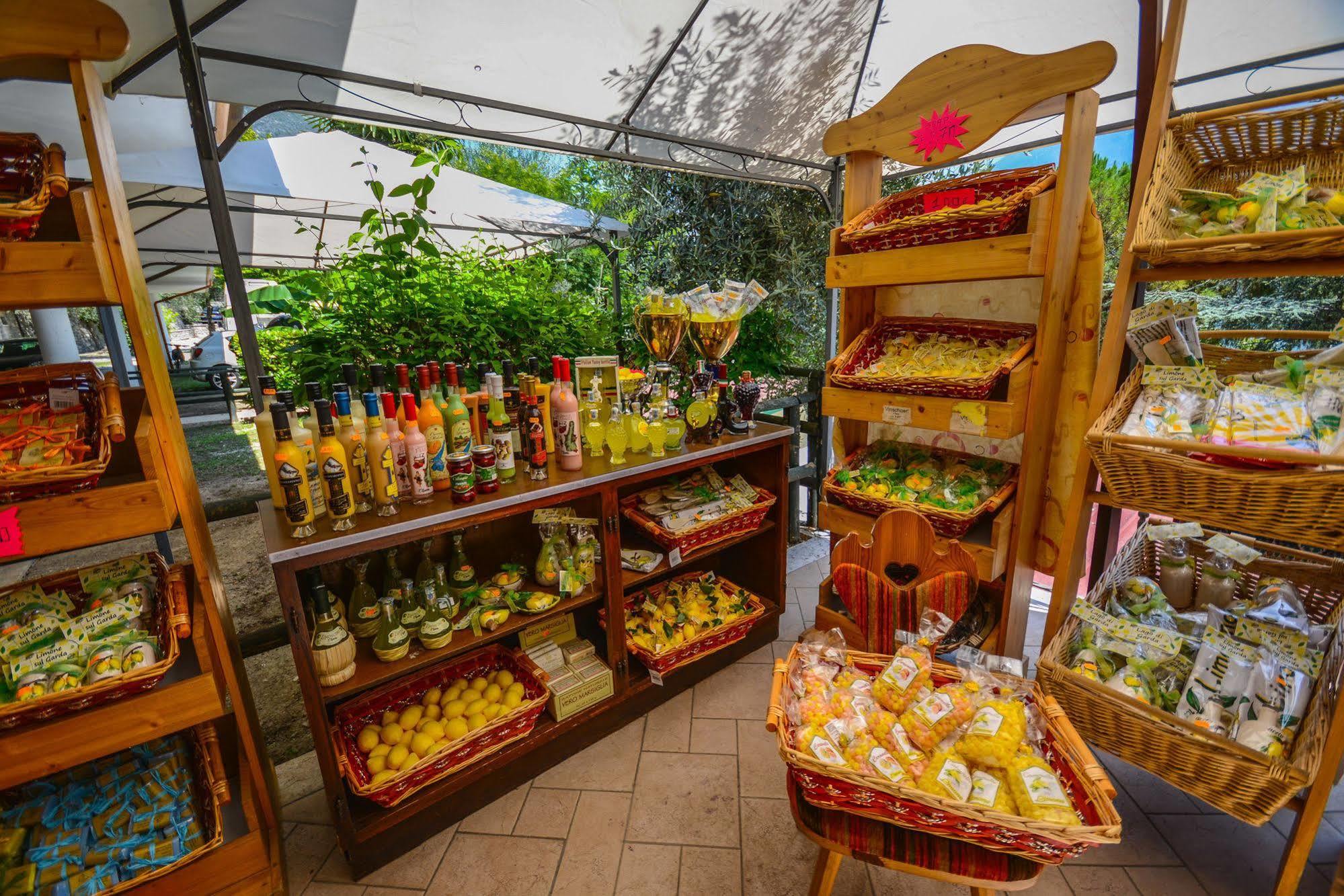 Camping Park Garda Limone sul Garda Bagian luar foto